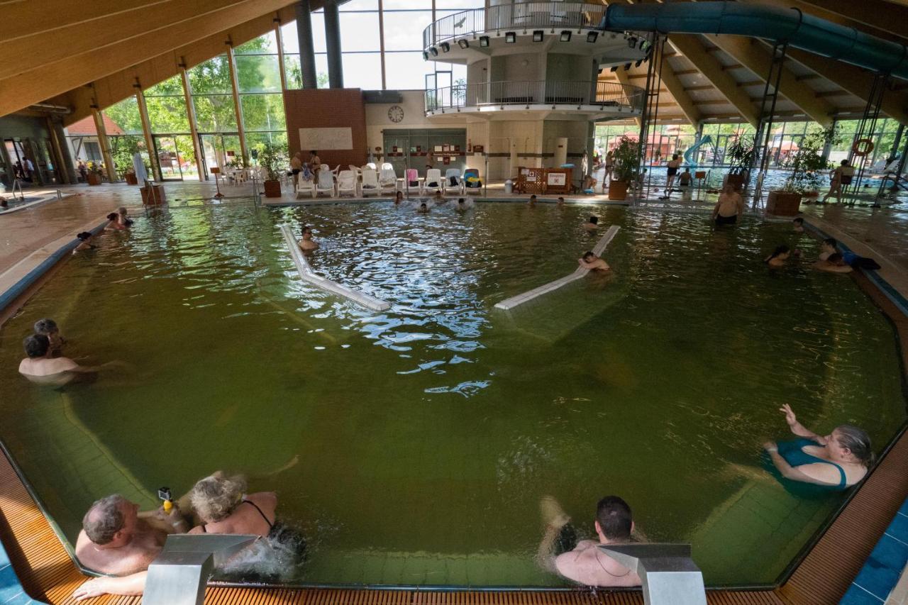 Kisujszallas Hotel Kumania מראה חיצוני תמונה