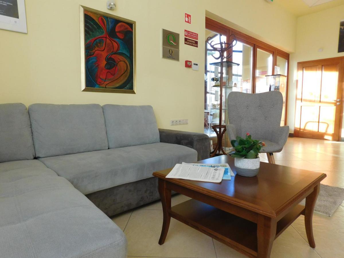 Kisujszallas Hotel Kumania מראה חיצוני תמונה