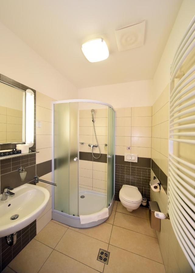 Kisujszallas Hotel Kumania מראה חיצוני תמונה