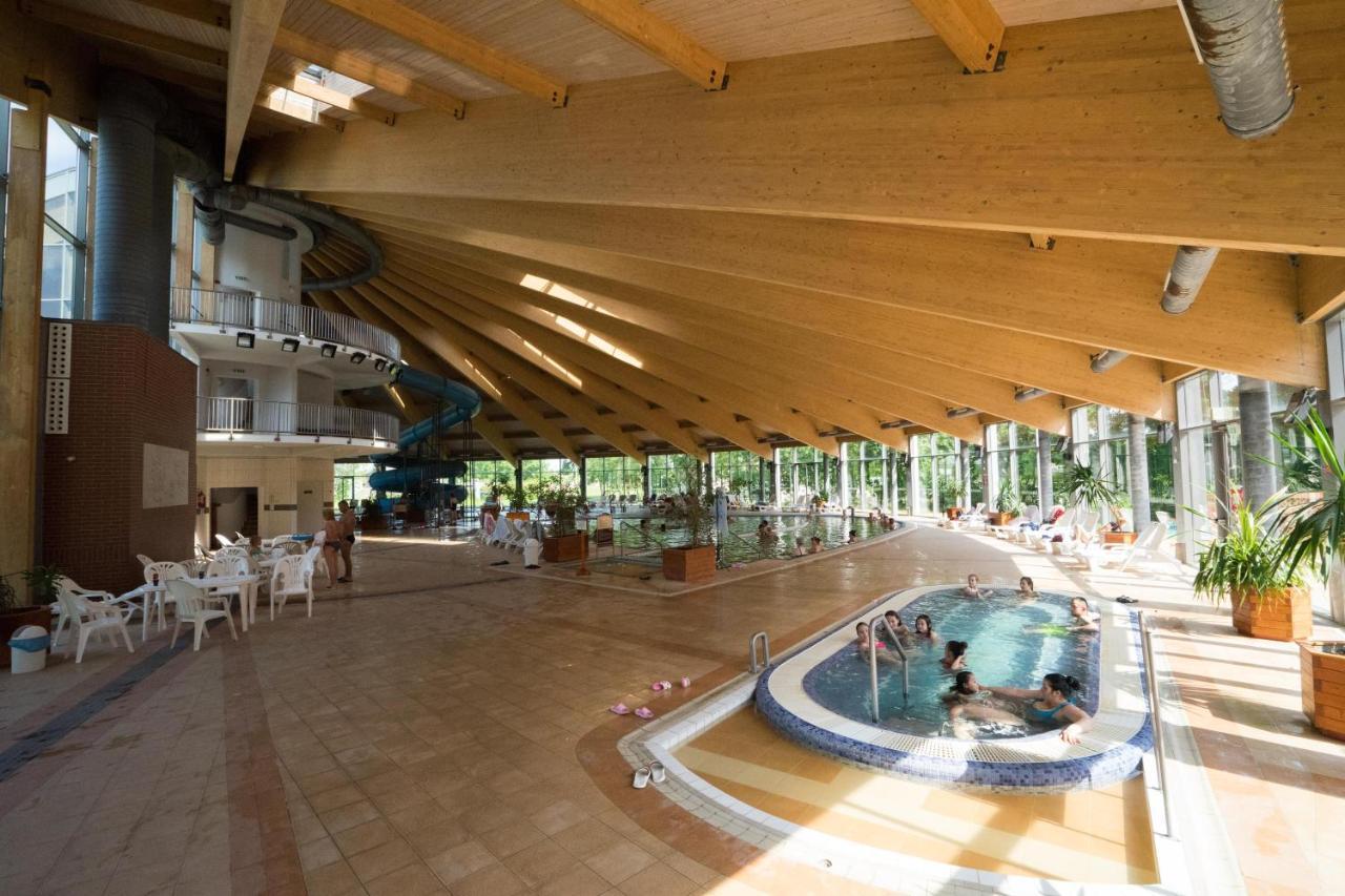 Kisujszallas Hotel Kumania מראה חיצוני תמונה