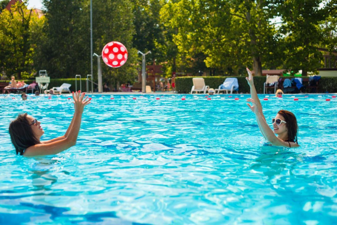 Kisujszallas Hotel Kumania מראה חיצוני תמונה