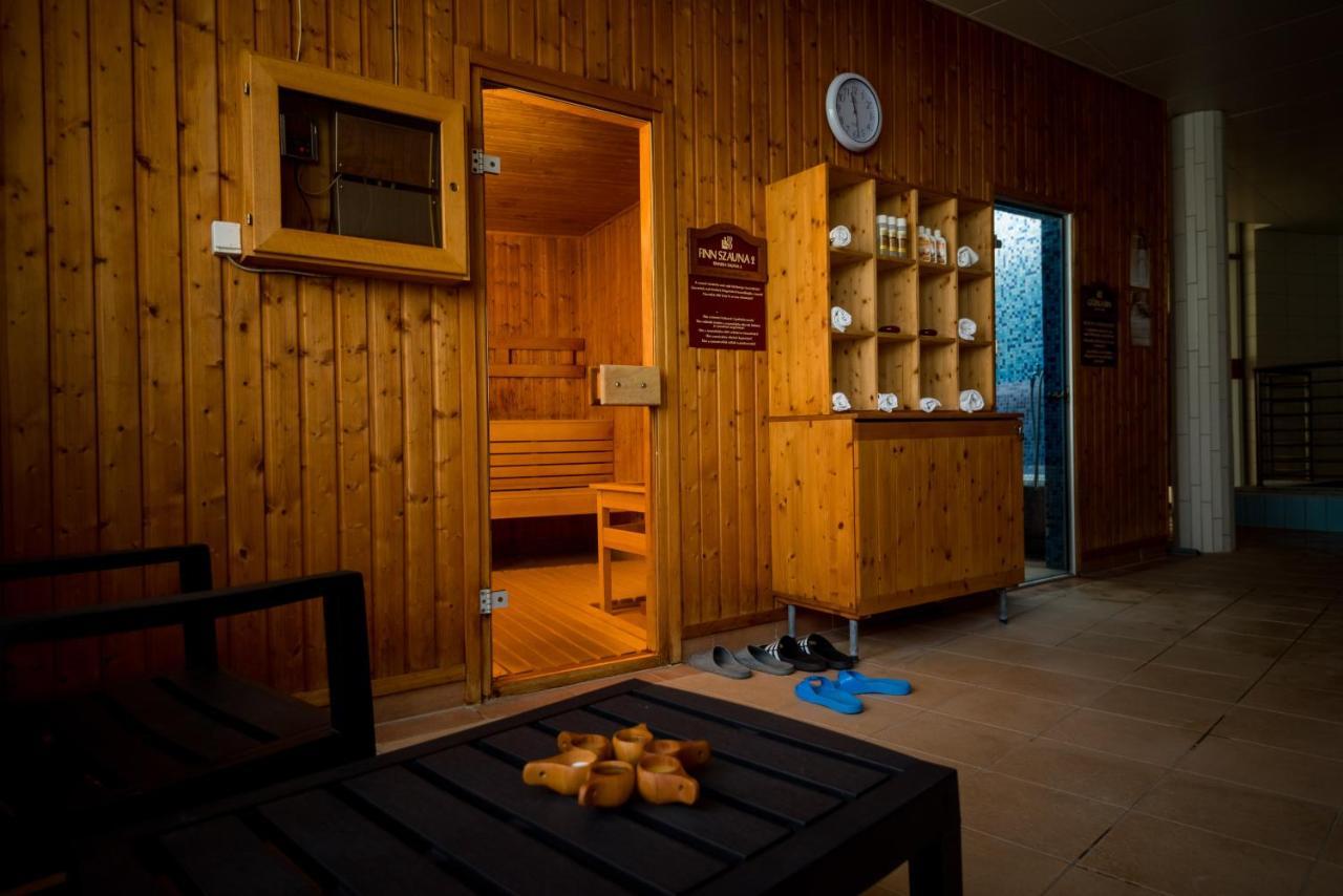 Kisujszallas Hotel Kumania מראה חיצוני תמונה