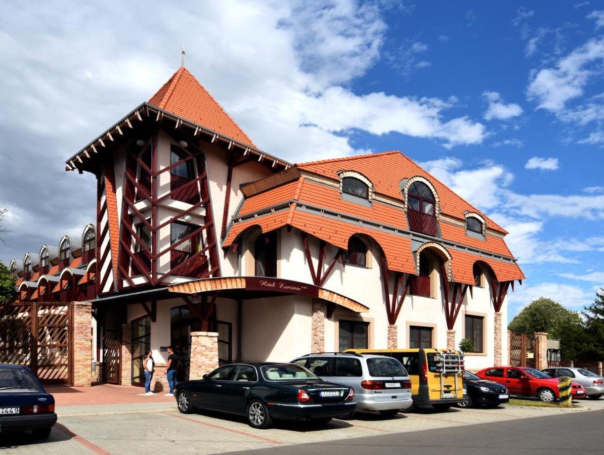 Kisujszallas Hotel Kumania מראה חיצוני תמונה
