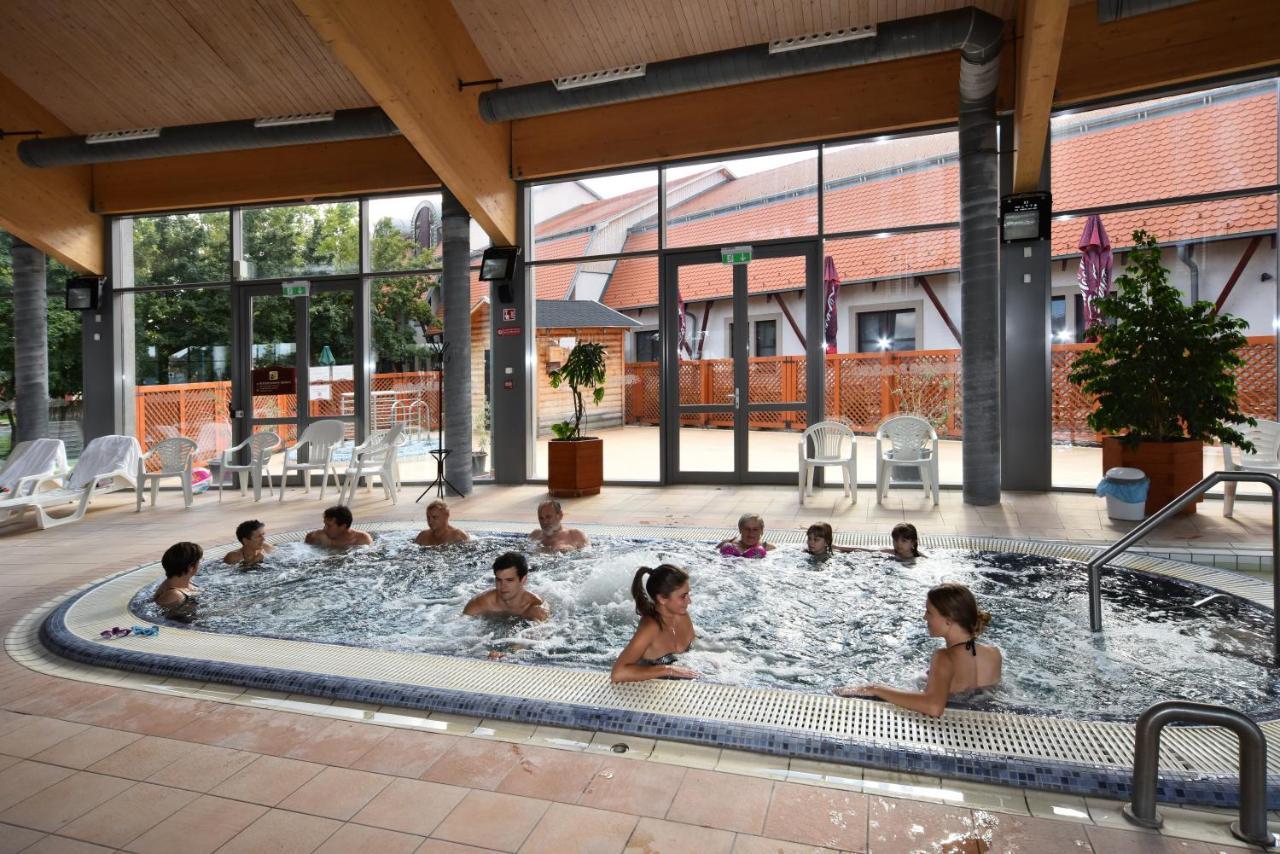 Kisujszallas Hotel Kumania מראה חיצוני תמונה