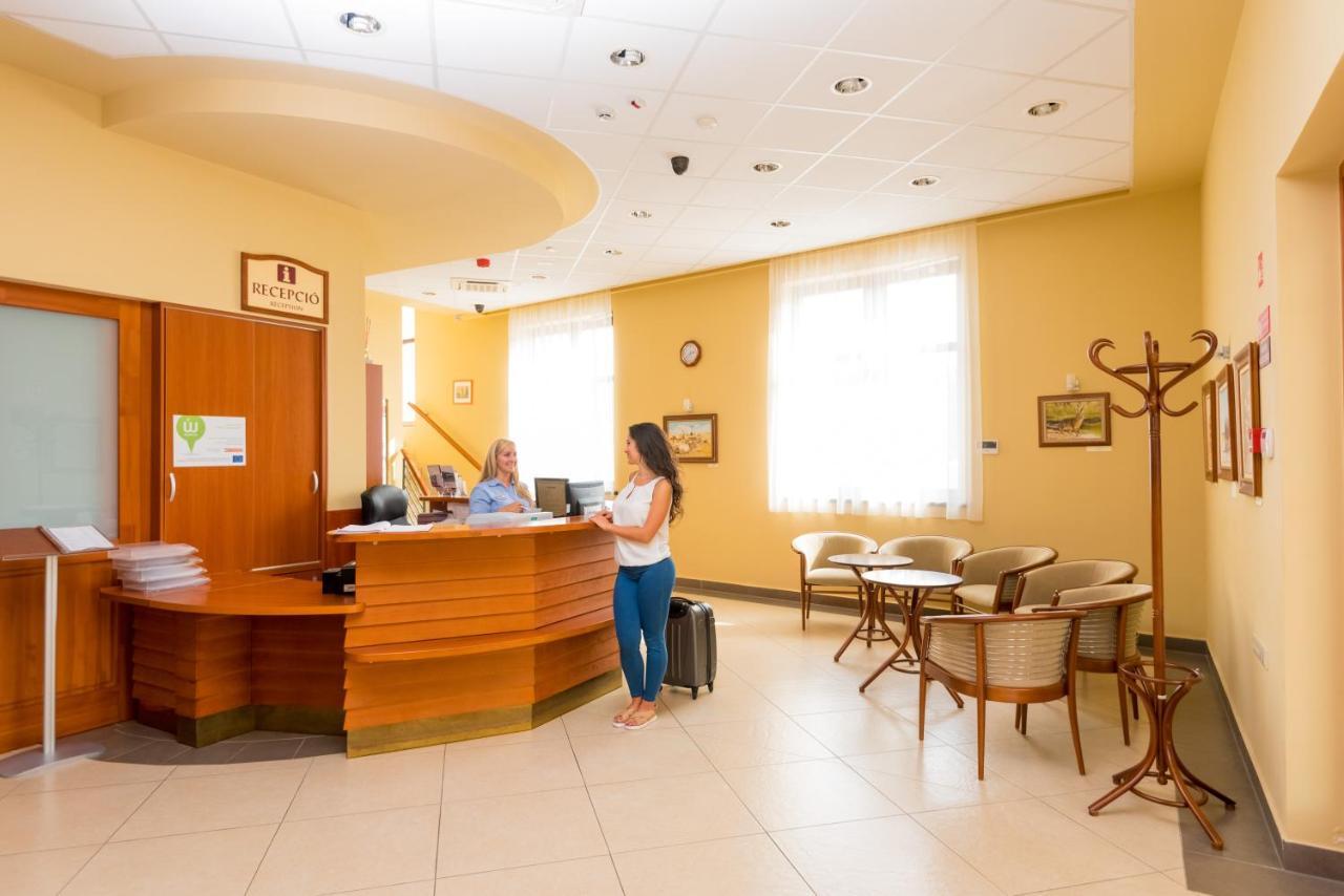 Kisujszallas Hotel Kumania מראה חיצוני תמונה