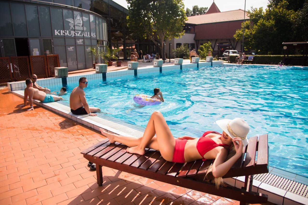 Kisujszallas Hotel Kumania מראה חיצוני תמונה