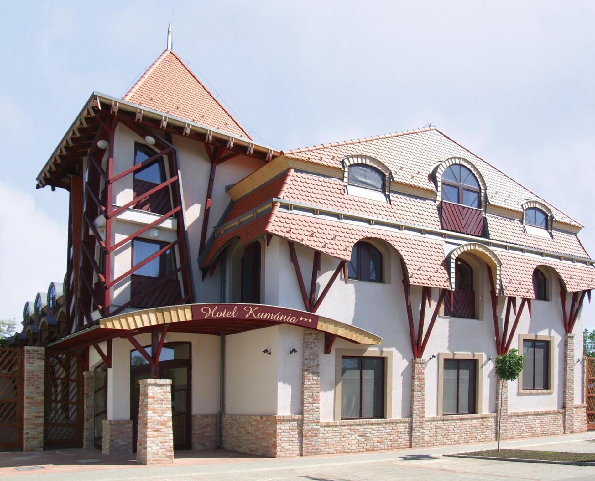 Kisujszallas Hotel Kumania מראה חיצוני תמונה